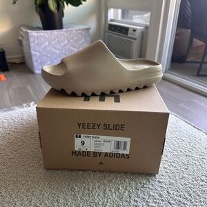 NWT adidas Yeezy Slide - Pure - Size 9